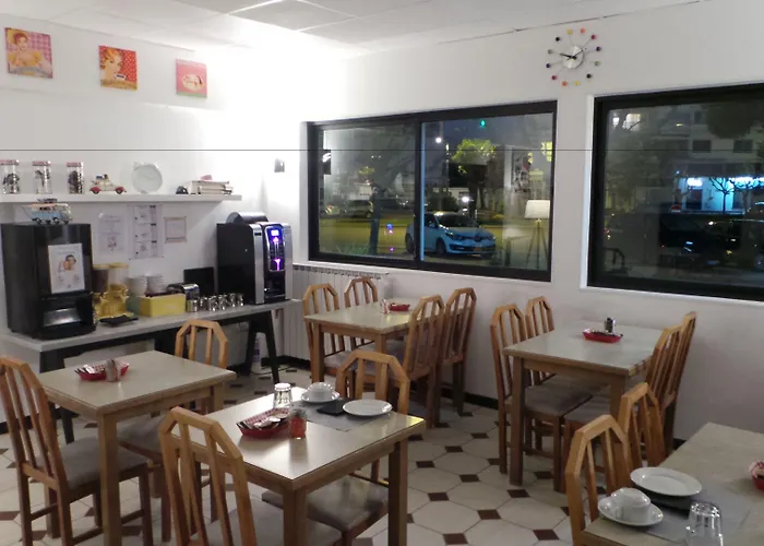 Hotel La Croisette & Restaurant Bistrot Gantier En Centre