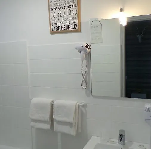 Hotel La Croisette & Restaurant Bistrot Gantier En Centre Royan